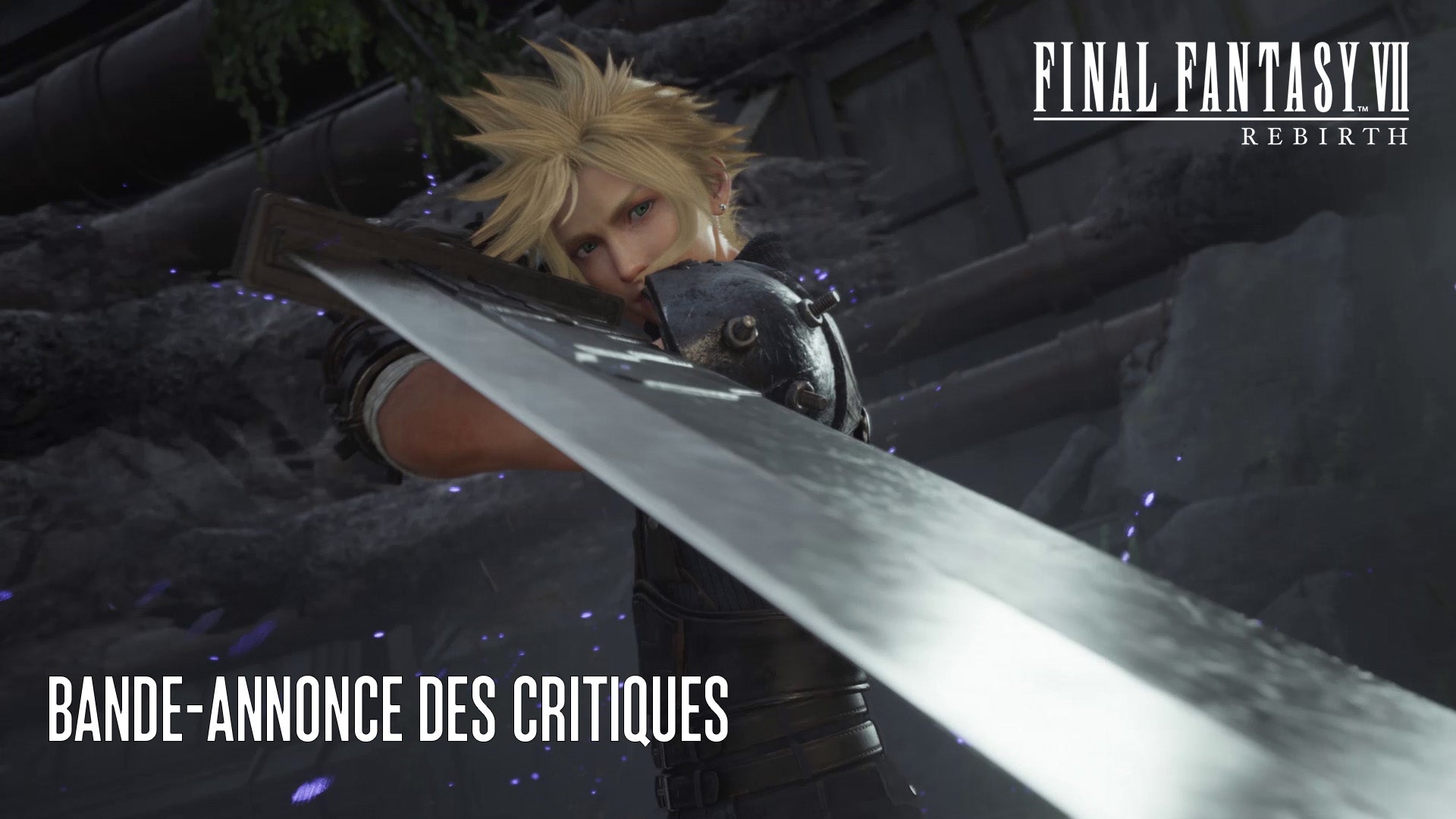 Cloud brandit l’épée broyeuse devant son visage, déterminé et prêt à frapper.