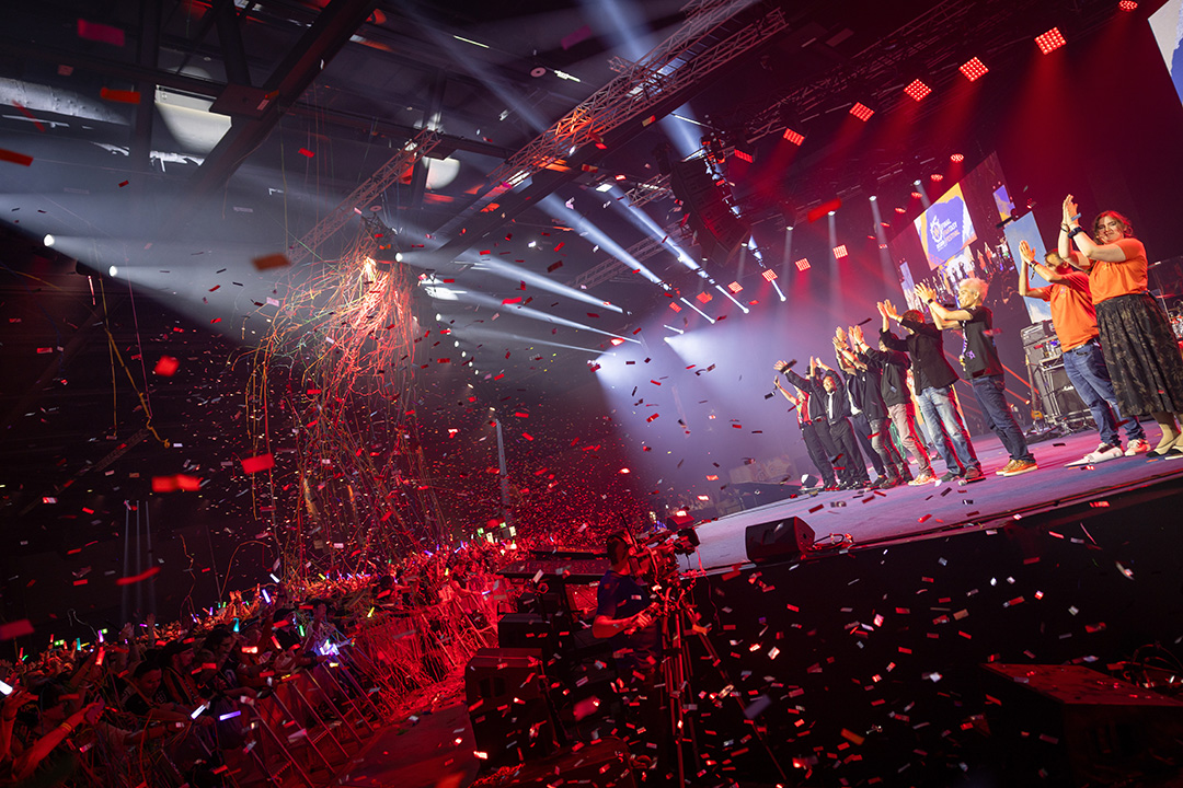 The closing ceremony at Fan Festival 2026 in Berlin. A shower of confetti rains from the ceiling.